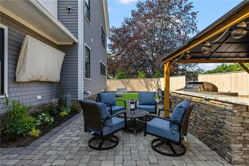 3 Oak Street Middletown RI 02842