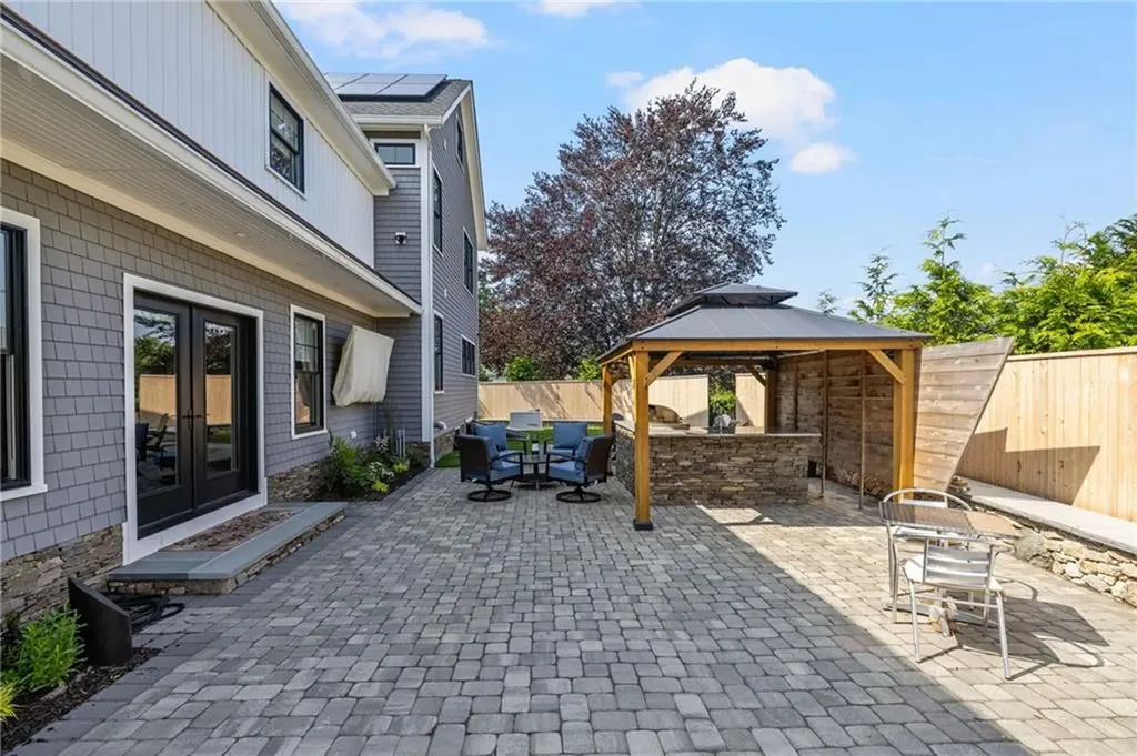 3 Oak Street Middletown RI 02842