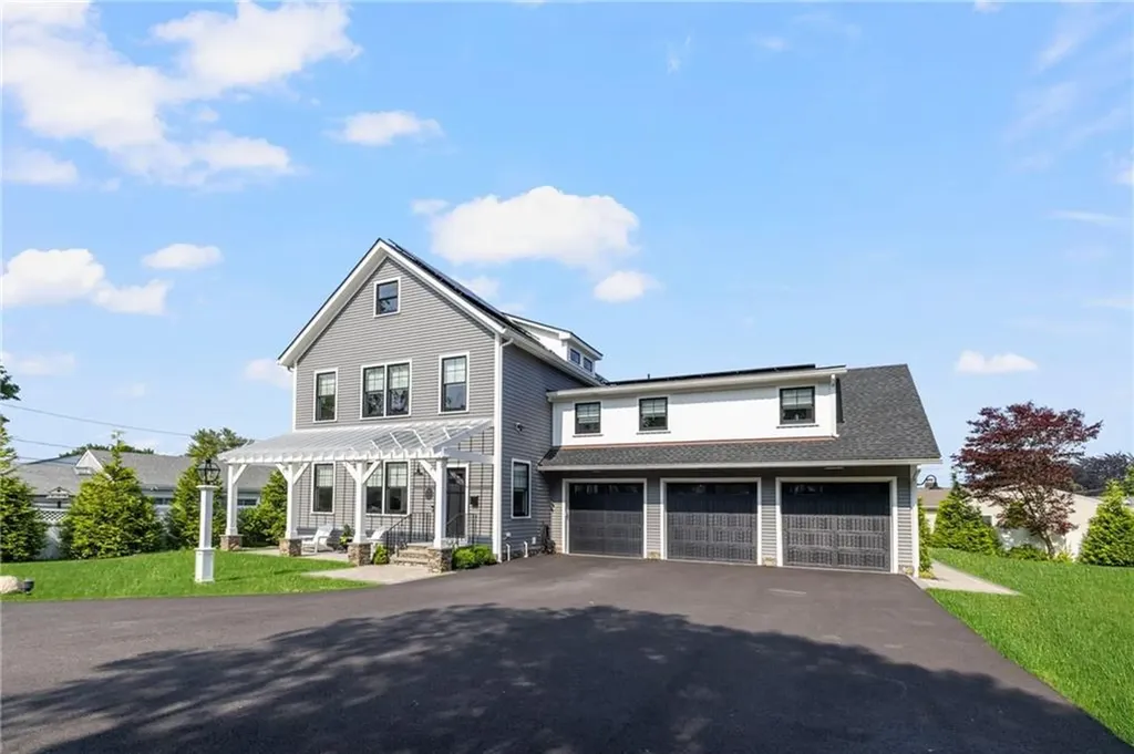 3 Oak Street Middletown RI 02842