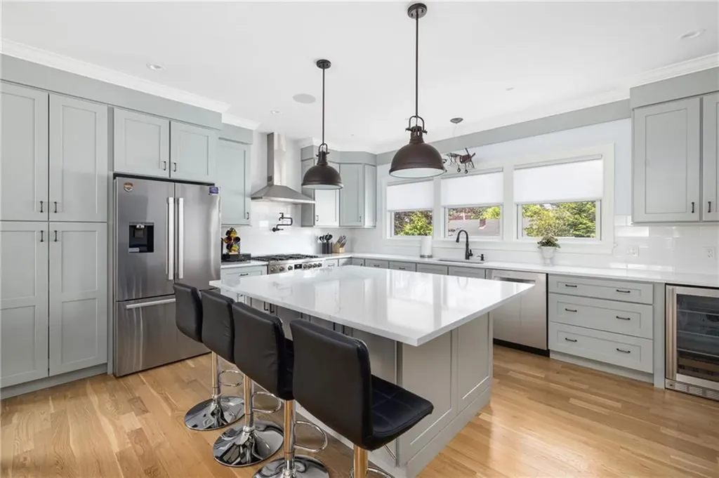3 Oak Street Middletown RI 02842