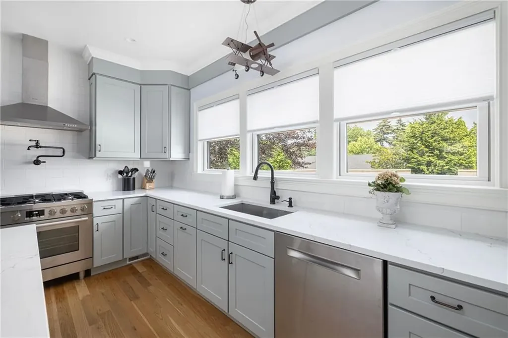 3 Oak Street Middletown RI 02842