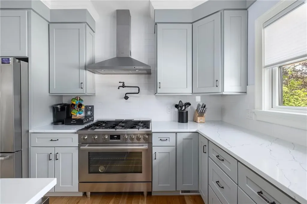 3 Oak Street Middletown RI 02842
