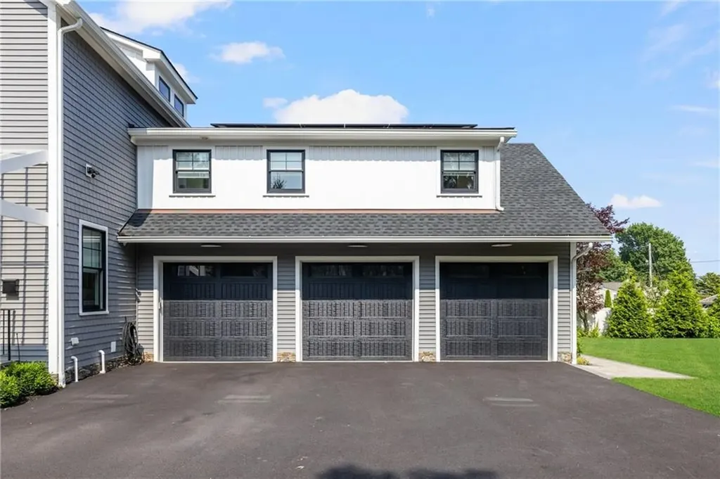 3 Oak Street Middletown RI 02842
