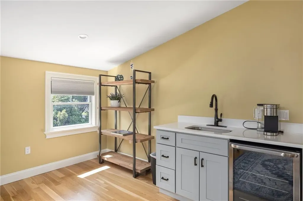3 Oak Street Middletown RI 02842