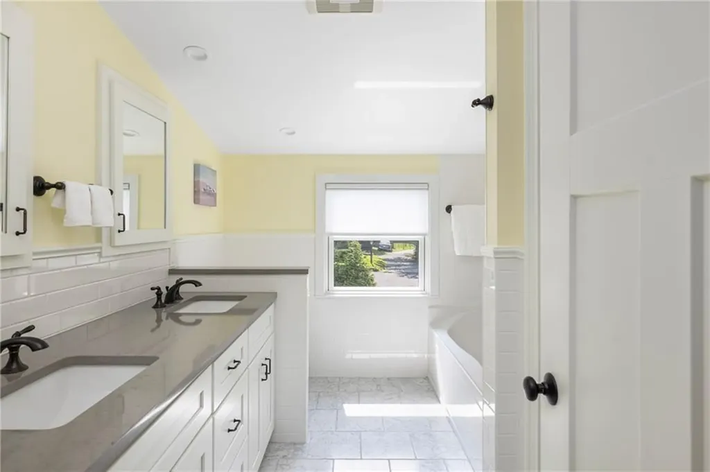 3 Oak Street Middletown RI 02842