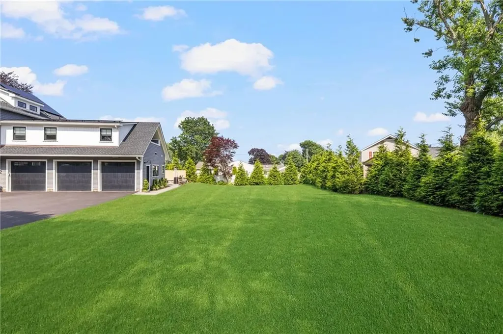 3 Oak Street Middletown RI 02842