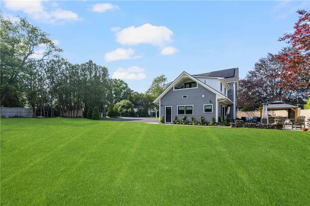 3 Oak Street Middletown RI 02842