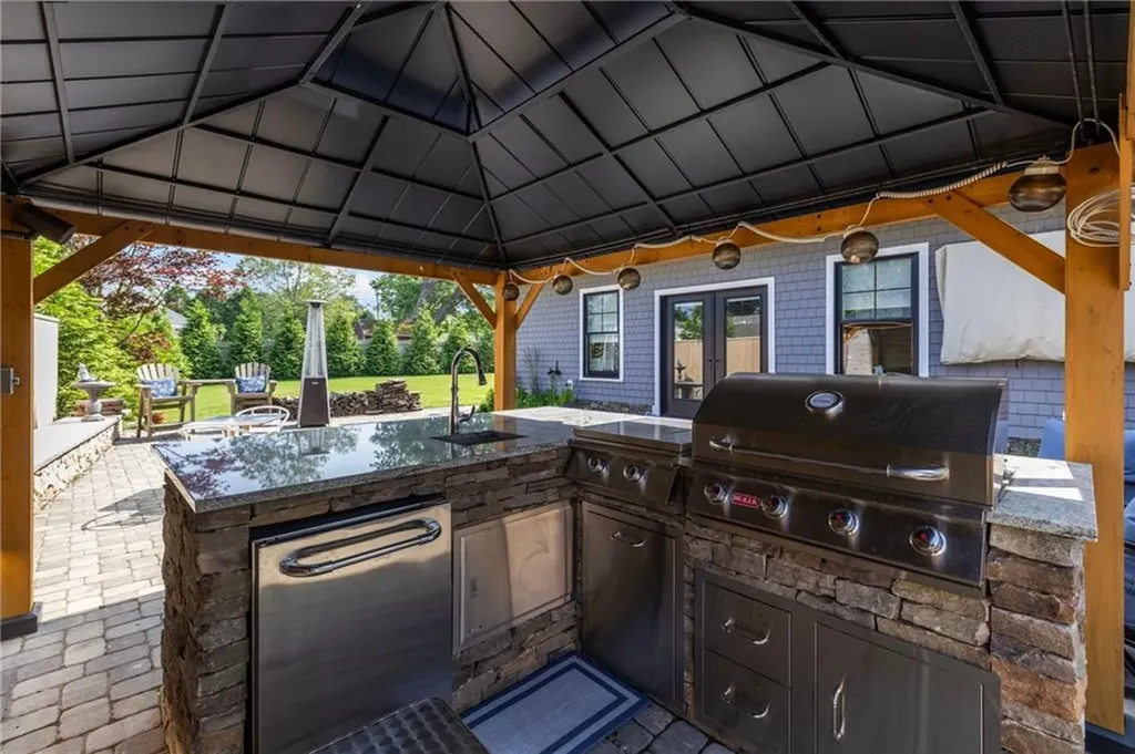 3 Oak Street Middletown RI 02842