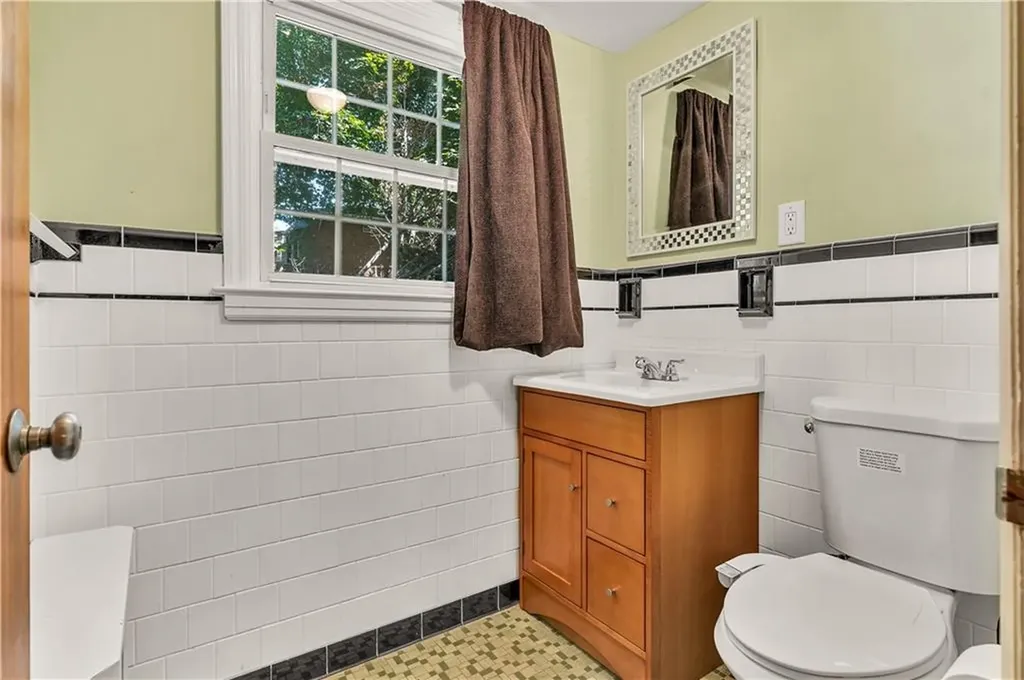 859 Smith Street Providence RI 02908