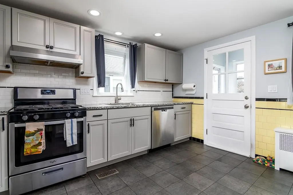 76 Burbank Street Cranston RI 02910