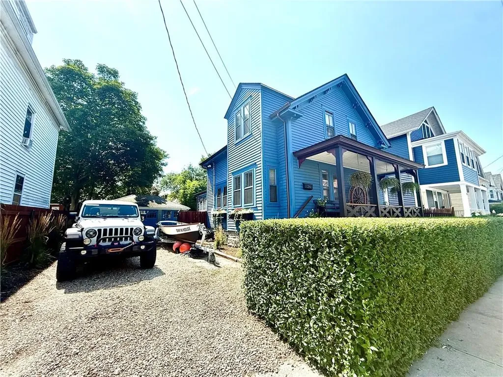 26 Hall Avenue Newport RI 02840