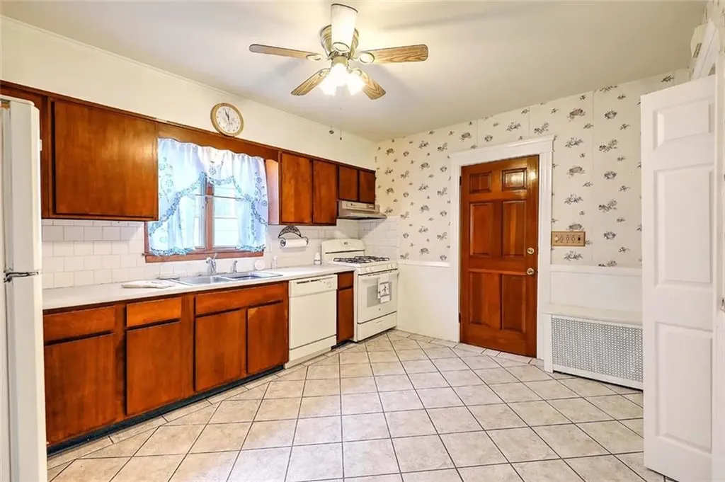 138 Sheffield Avenue Pawtucket RI 02860