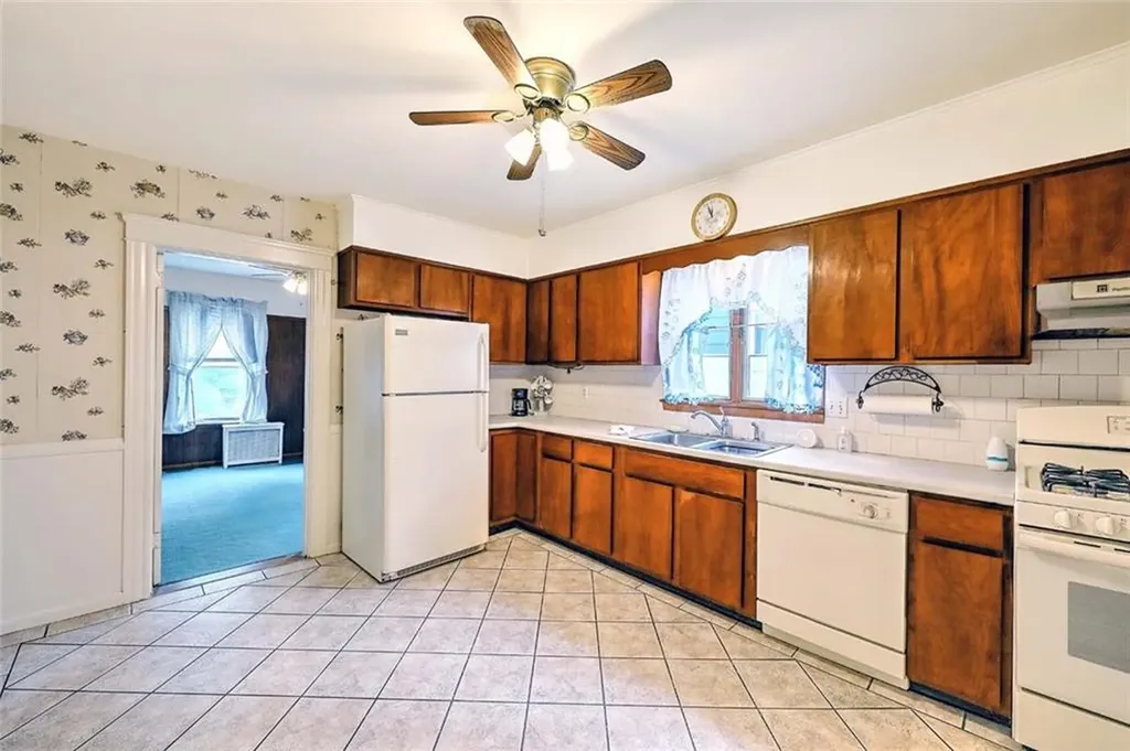 138 Sheffield Avenue Pawtucket RI 02860