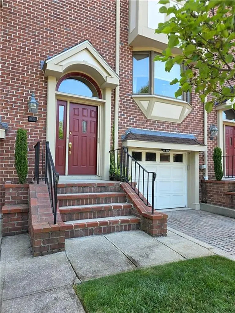 203 Dean Ridge Court Cranston RI 02920