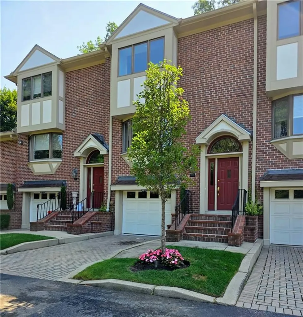 203 Dean Ridge Court Cranston RI 02920