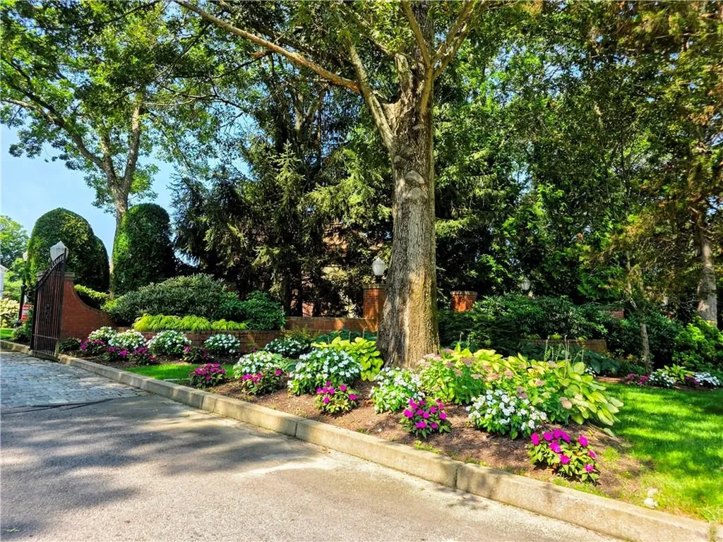 203 Dean Ridge Court Cranston RI 02920