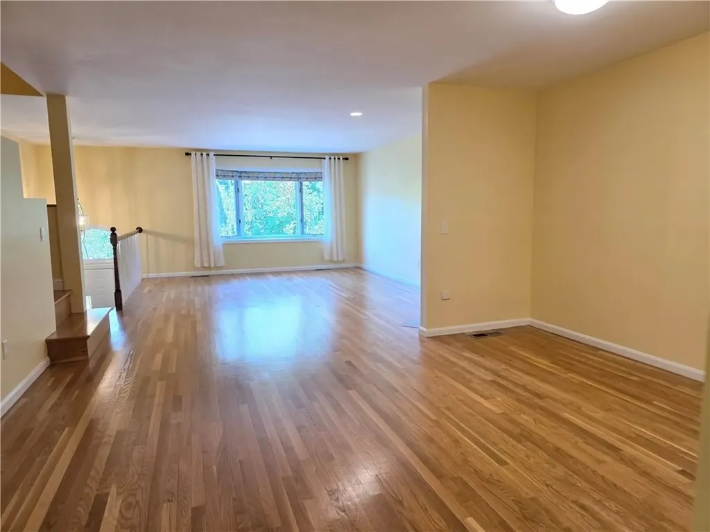 203 Dean Ridge Court Cranston RI 02920