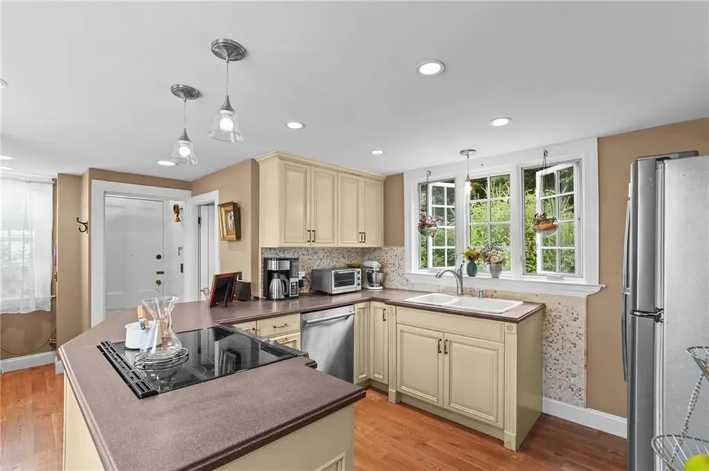 671 County Road Barrington RI 02806
