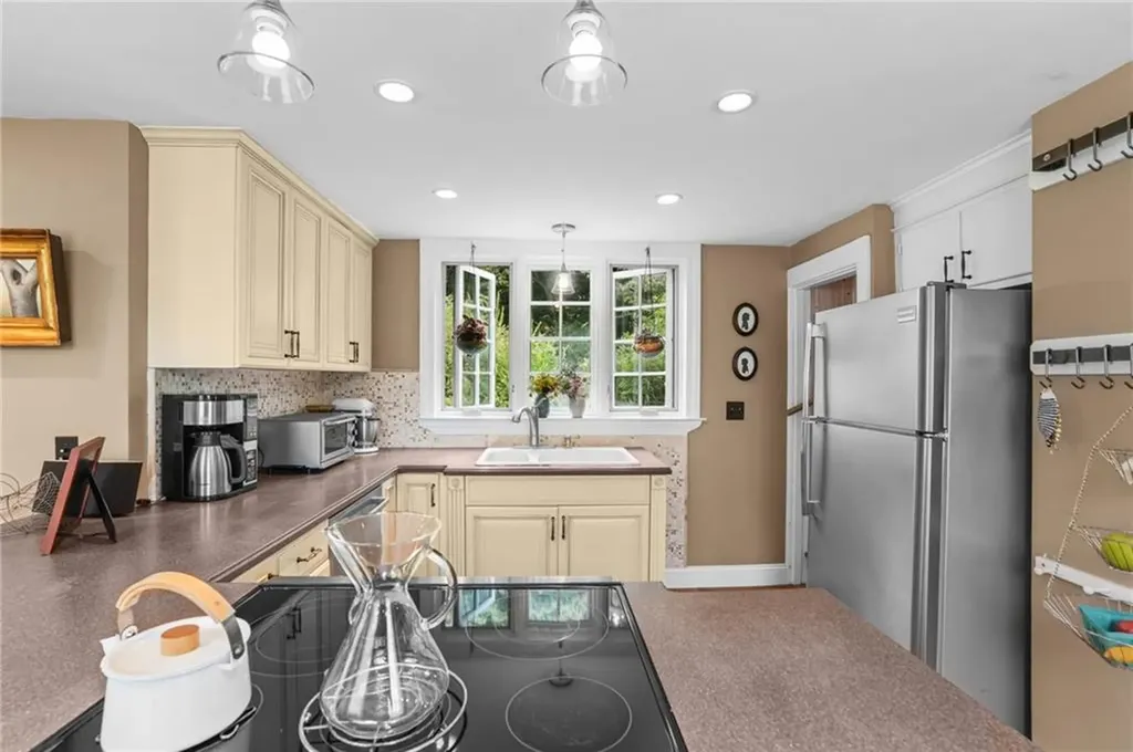 671 County Road Barrington RI 02806