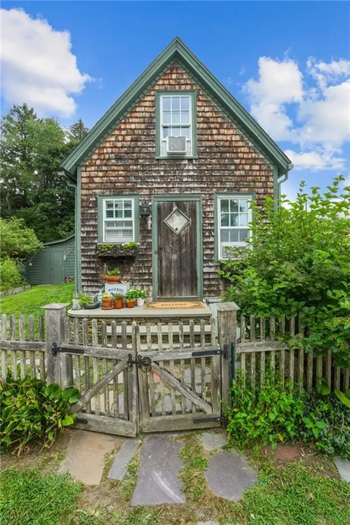 671 County Road Barrington RI 02806