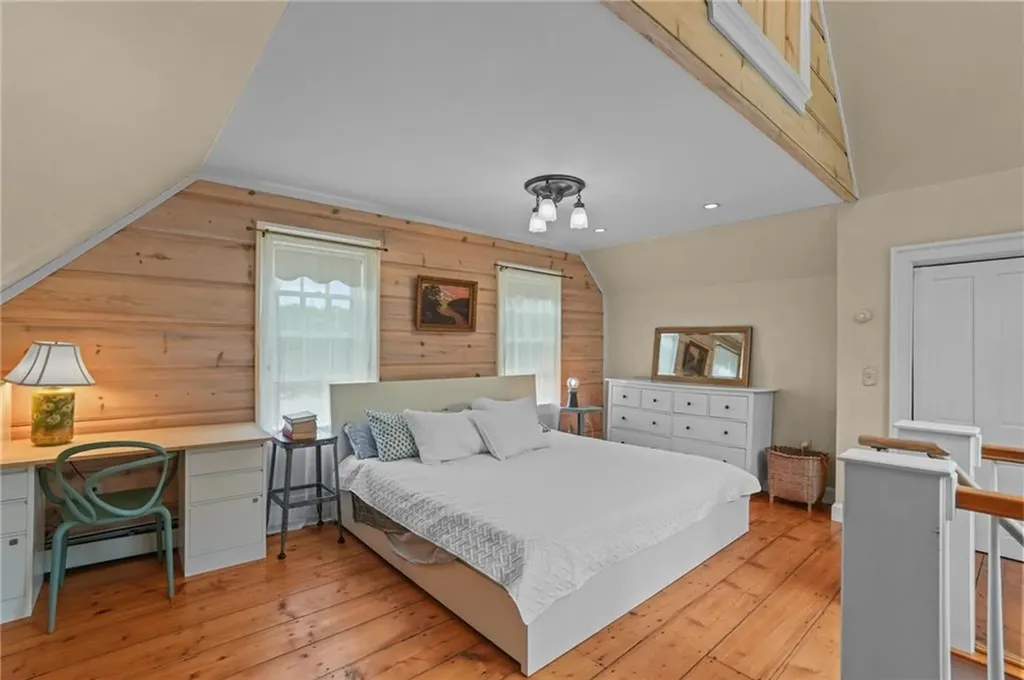 671 County Road Barrington RI 02806