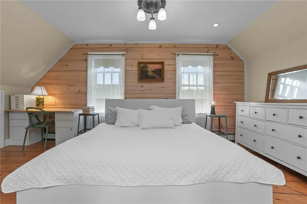 671 County Road Barrington RI 02806