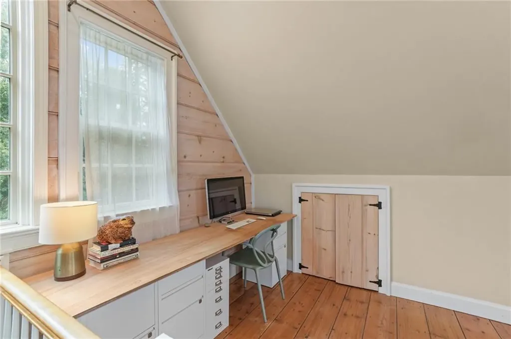 671 County Road Barrington RI 02806