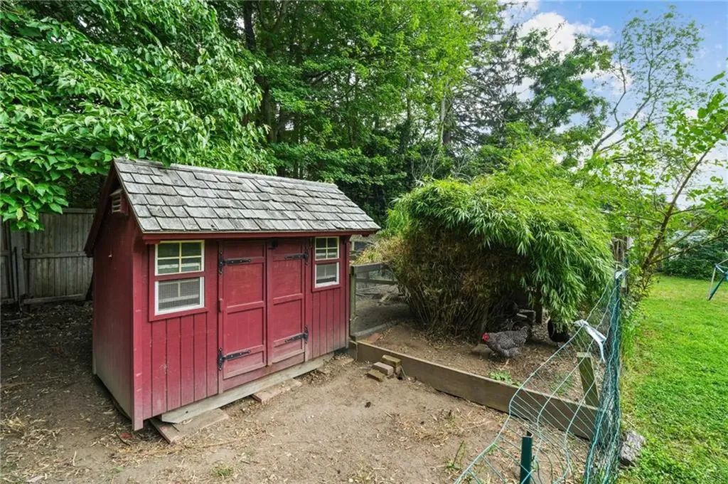 671 County Road Barrington RI 02806