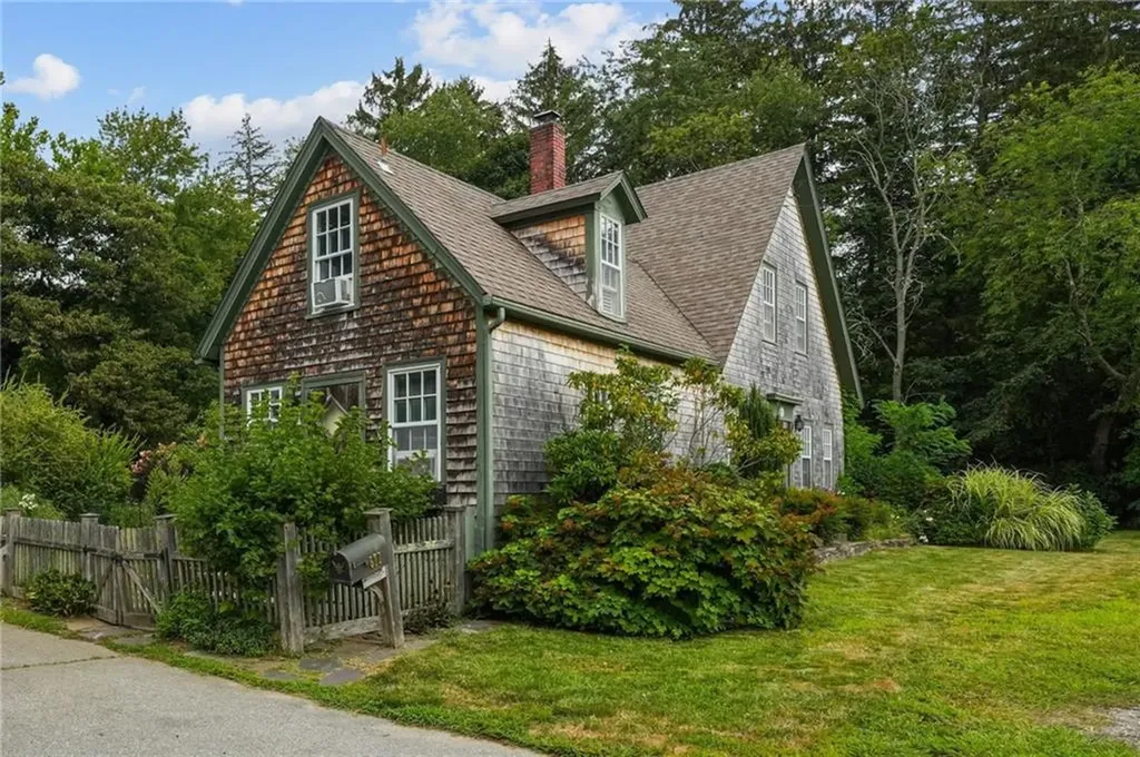 671 County Road Barrington RI 02806