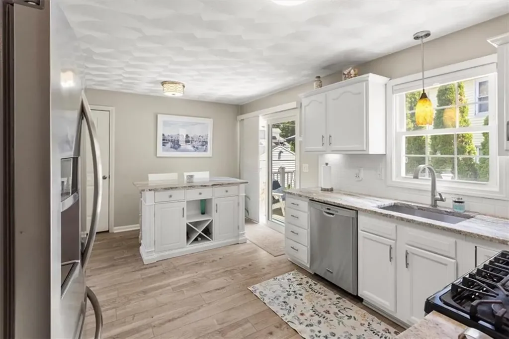 8 Mckay Court Warwick RI 02889