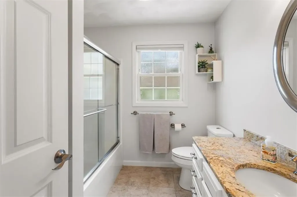8 Mckay Court Warwick RI 02889