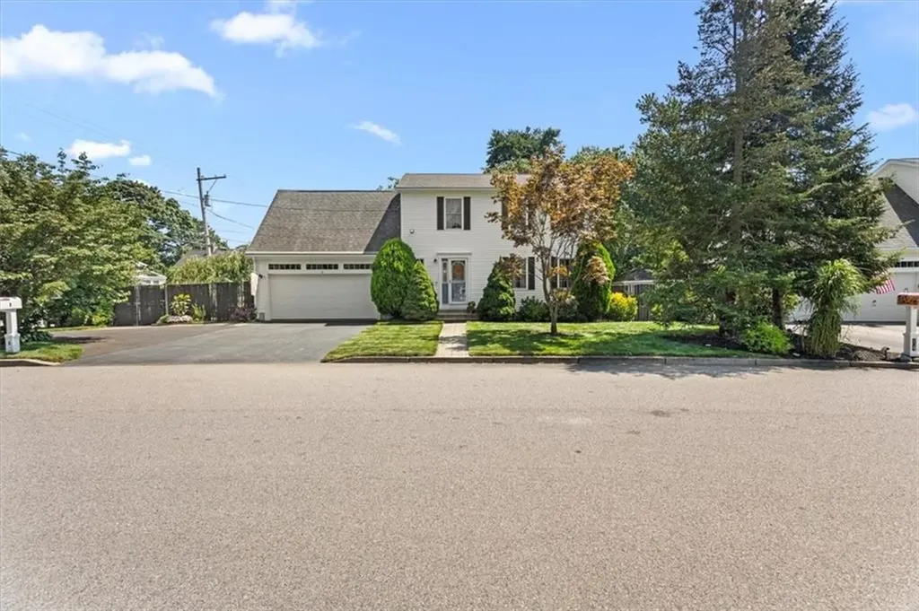 8 Mckay Court Warwick RI 02889
