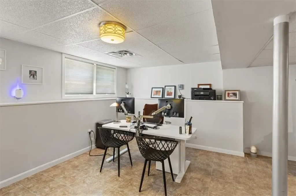 8 Mckay Court Warwick RI 02889