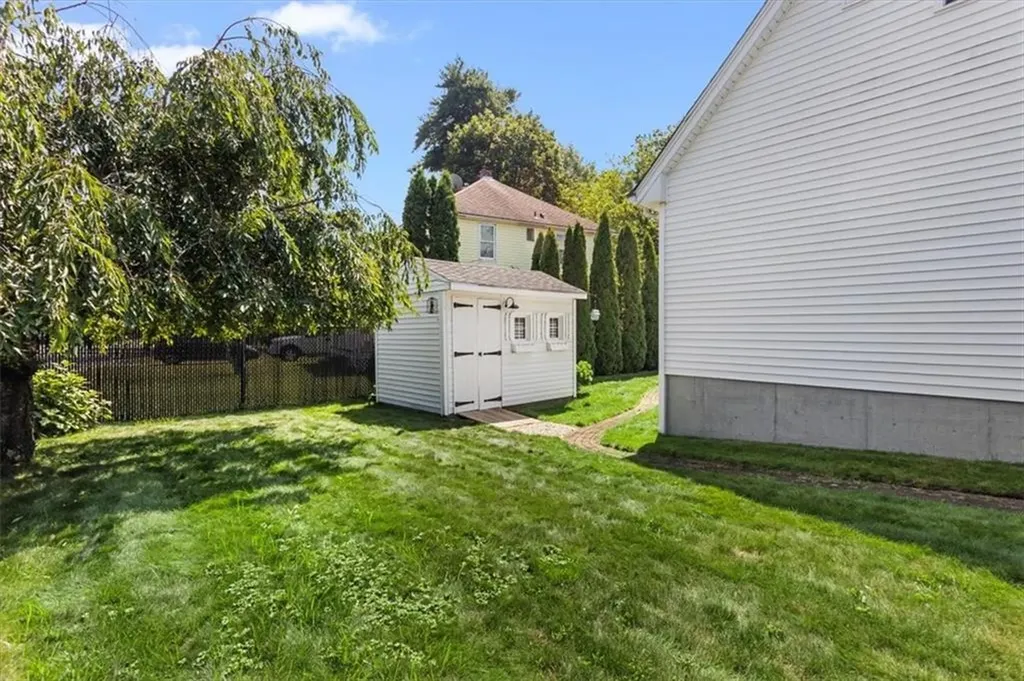 8 Mckay Court Warwick RI 02889