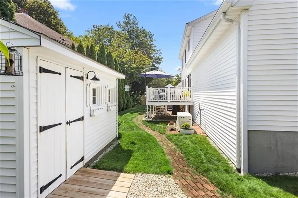 8 Mckay Court Warwick RI 02889
