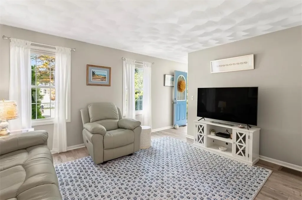 8 Mckay Court Warwick RI 02889