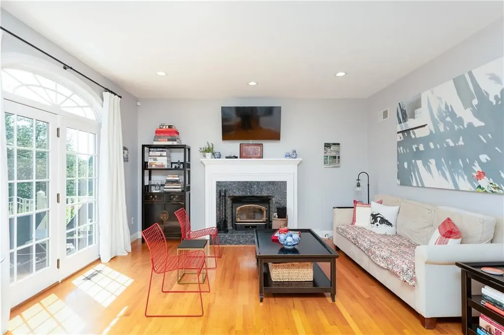 167 Meadow Lane Middletown RI 02842