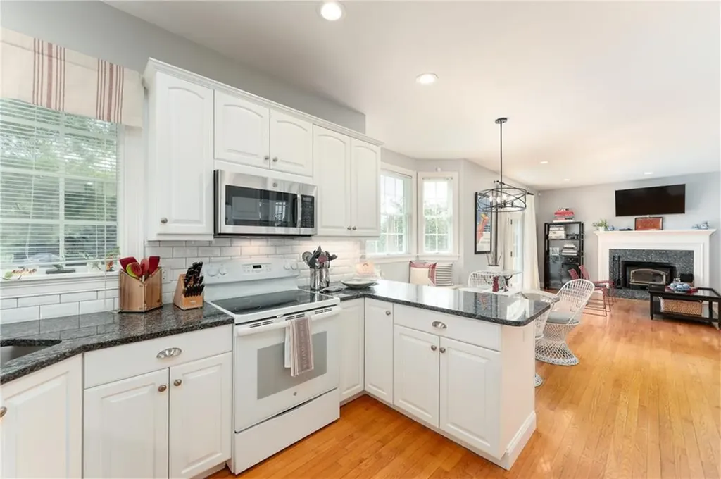 167 Meadow Lane Middletown RI 02842