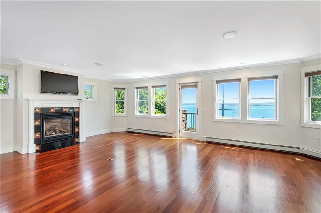 77 William Street Portsmouth RI 02871