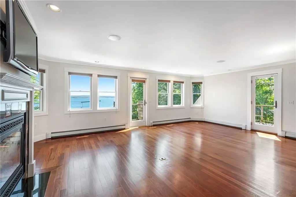 77 William Street Portsmouth RI 02871