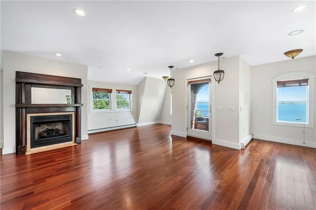 77 William Street Portsmouth RI 02871