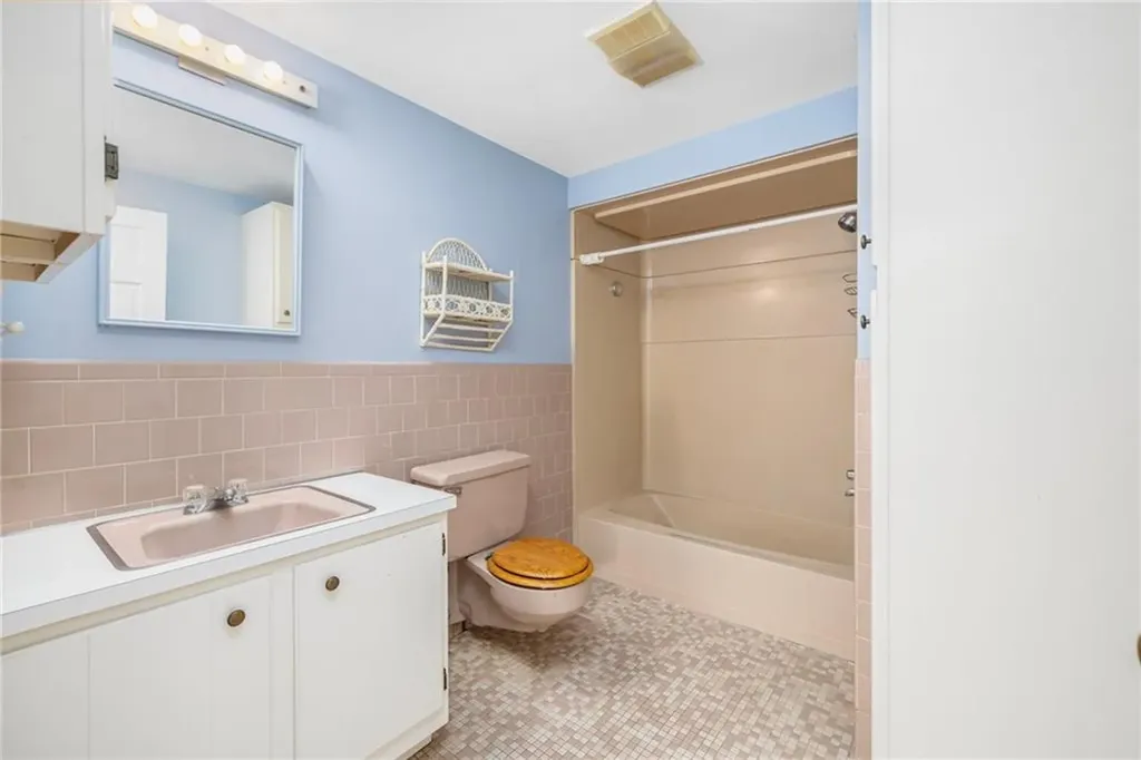 515 Wakefield Street West Warwick RI 02893