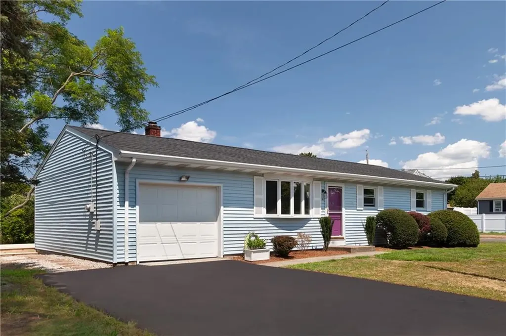 81 Massachusetts Boulevard Portsmouth RI 02871
