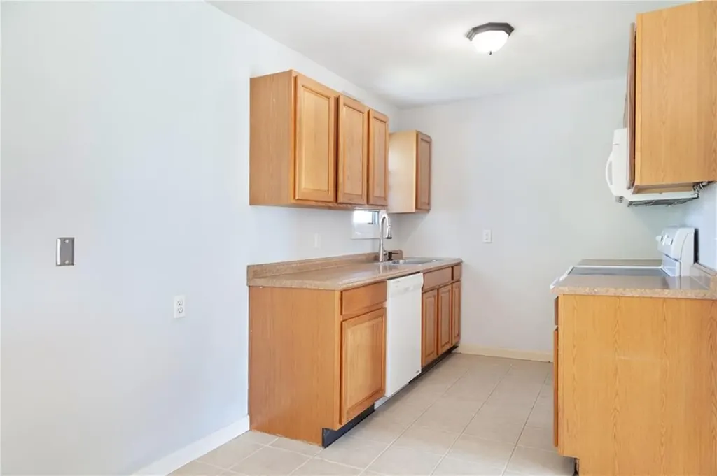 81 Massachusetts Boulevard Portsmouth RI 02871