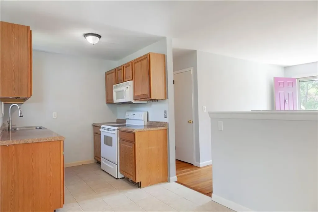 81 Massachusetts Boulevard Portsmouth RI 02871