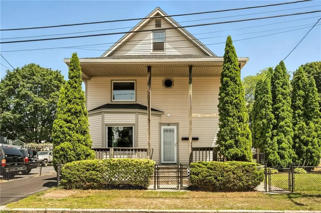 32 Jackson Street Woonsocket RI 02895