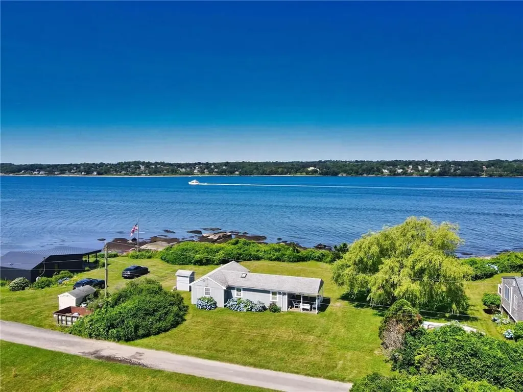24 Pointview Drive Tiverton RI 02878