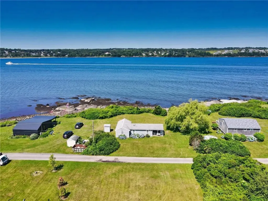24 Pointview Drive Tiverton RI 02878
