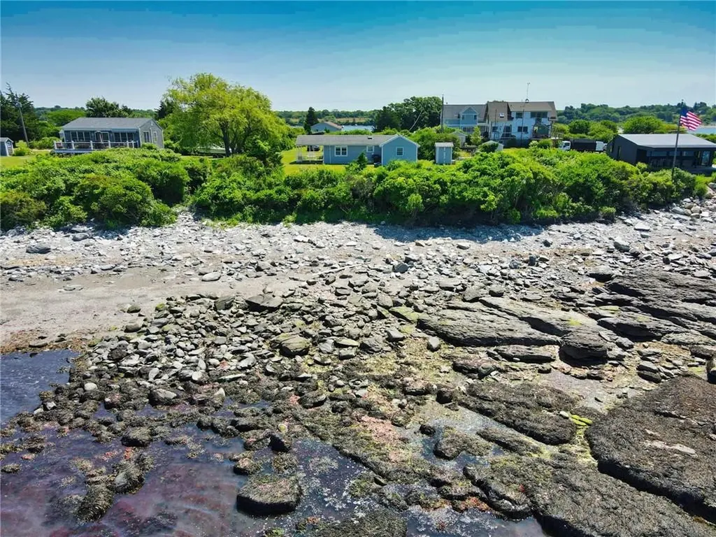 24 Pointview Drive Tiverton RI 02878