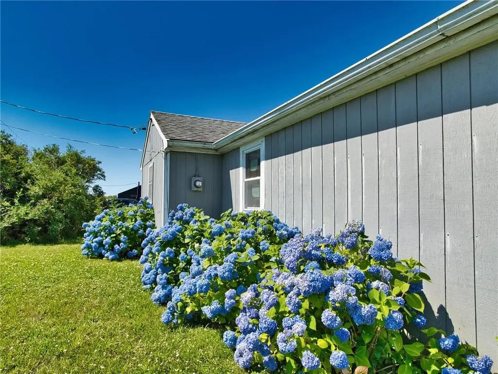 24 Pointview Drive Tiverton RI 02878